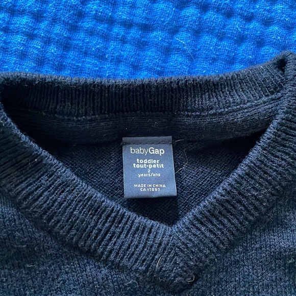 Baby GAP toddler V-Neck Sweater - 2 years - Picture 2 of 5